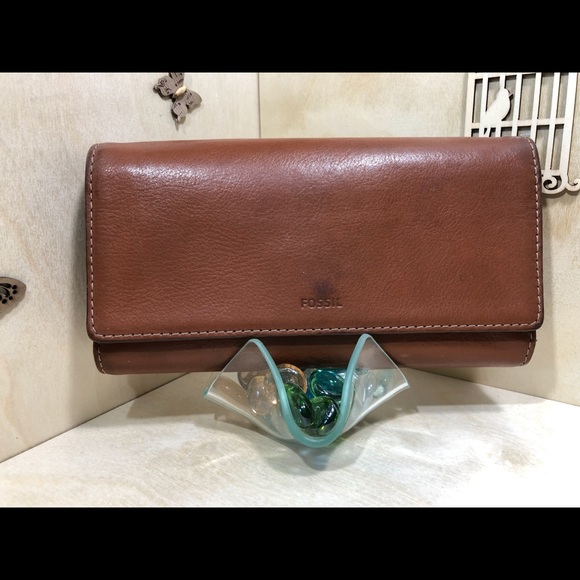 💎 Fossil Leather Clutch - Picture 2 of 12
